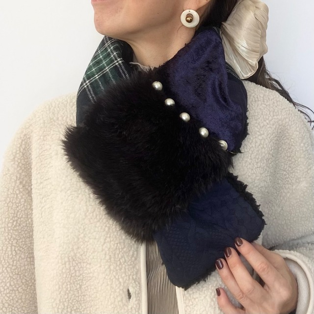 アクセサリー感覚の上品マフラー♪ネイビー・チェック柄＊上品マフラー＊パール付き