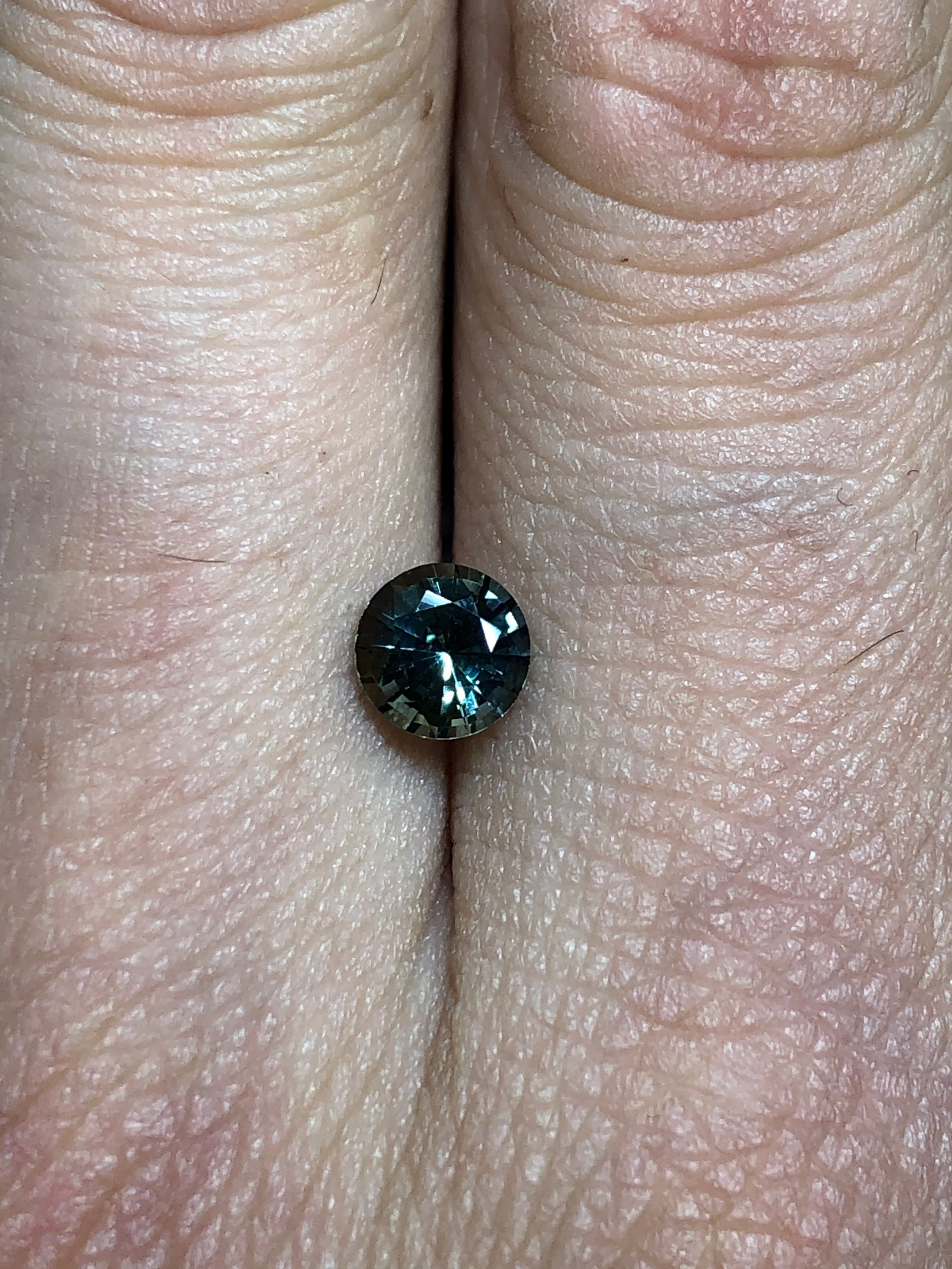 爽やかなミントグリーン 0.76ct 天然 グリーン サファイア