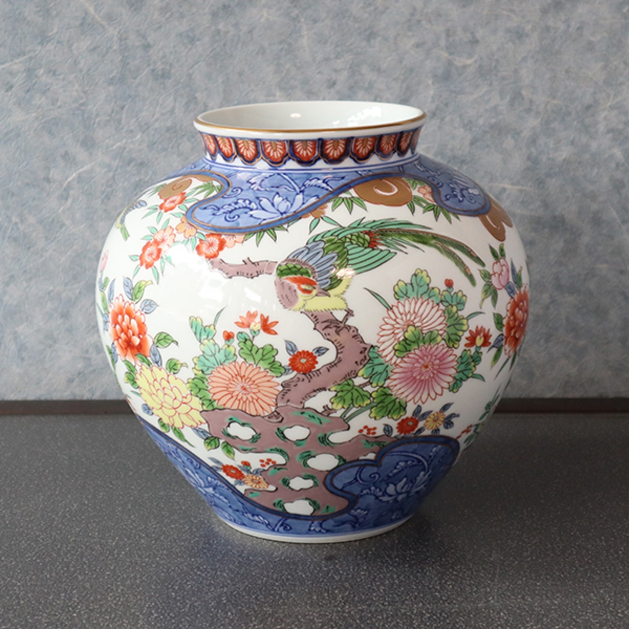 【送料無料】有田焼　７寸明型花瓶　波割花鳥（木箱付） 18-031