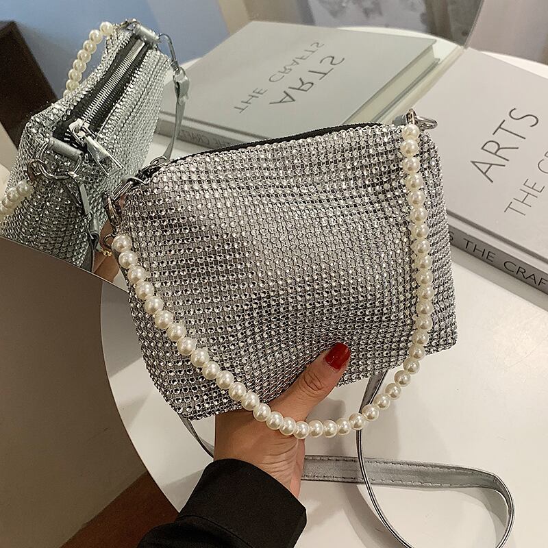 オールマッチスモールバッグハンドバッグ2020人気の新しい流行のファッションワンショルダーメッセンジャーバッグネットレッドダイヤモンドをちりばめたウエスタンスモールスクエアバッグ Tiancai_Wing_Bag14363524683