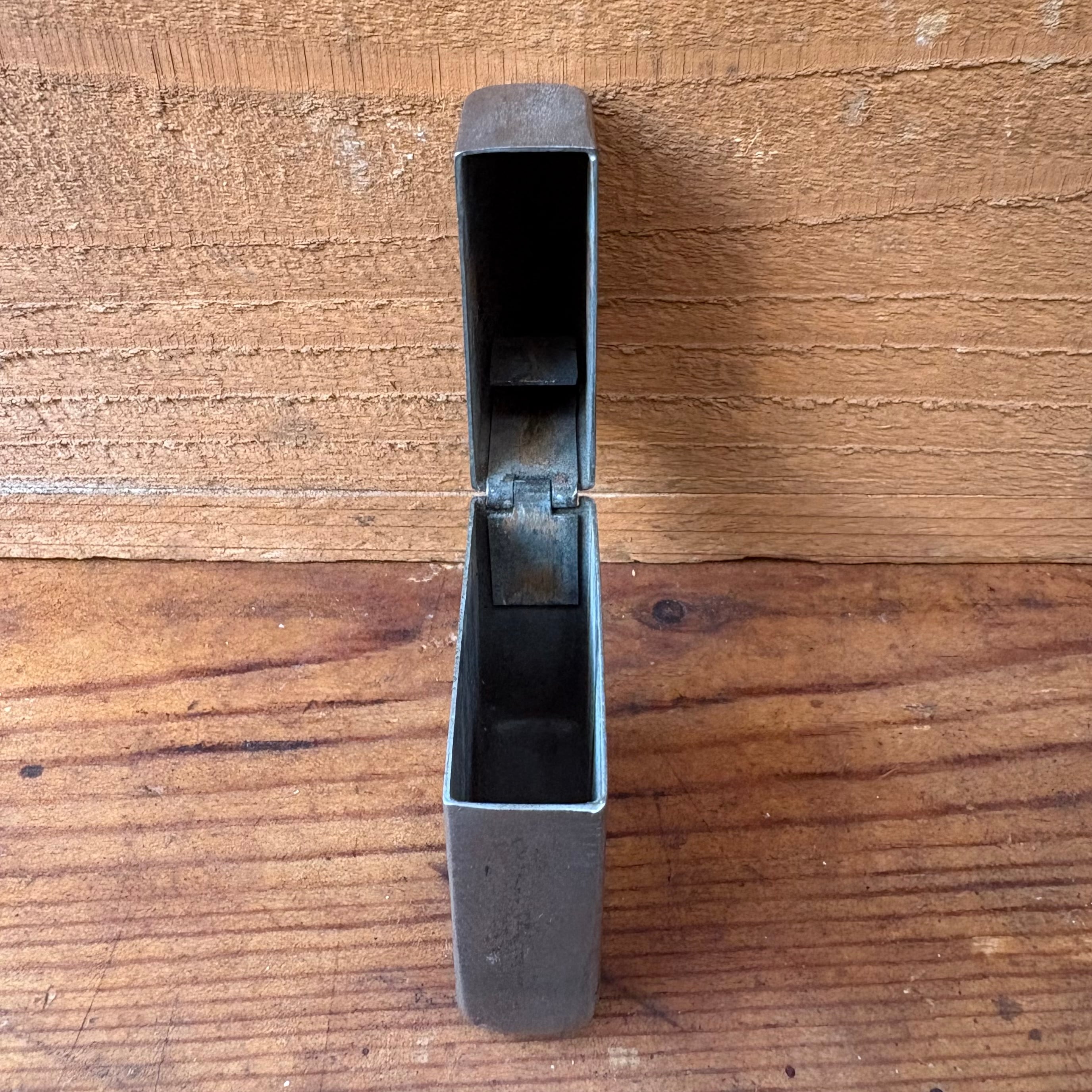 第二次大戦 1943 オリジナル ZIPPO ブラッククラックル | RED GROUND