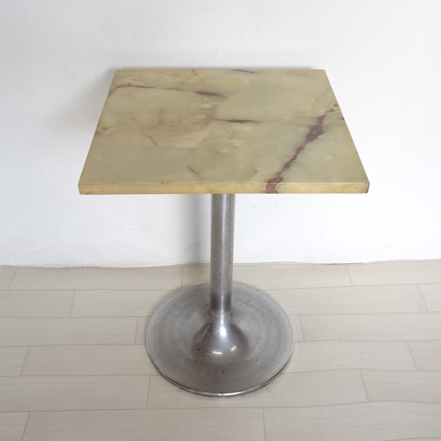 希隆堂 大理石柄のテーブル
