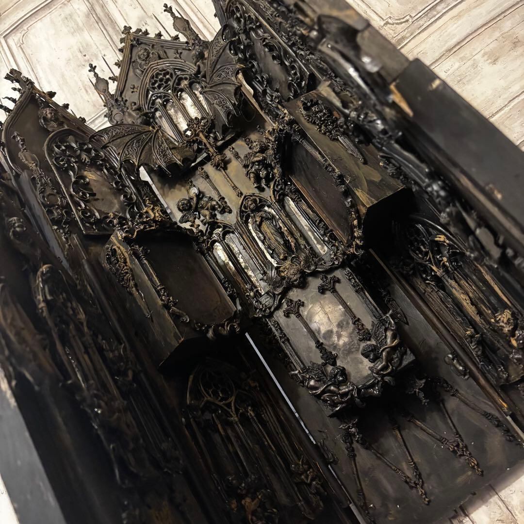 1点限定作品】漆黒の静寂時を経た退廃の美を纏う大祭壇 | VIRTU MORE