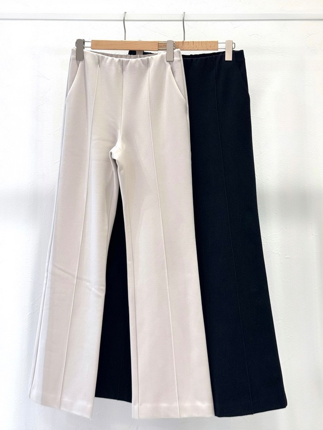 センタープレスフレアパンツ