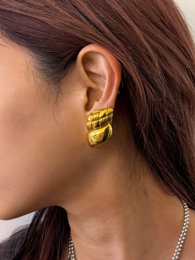 SONIA RIYKEL / vintage gold twist design earring.(o)