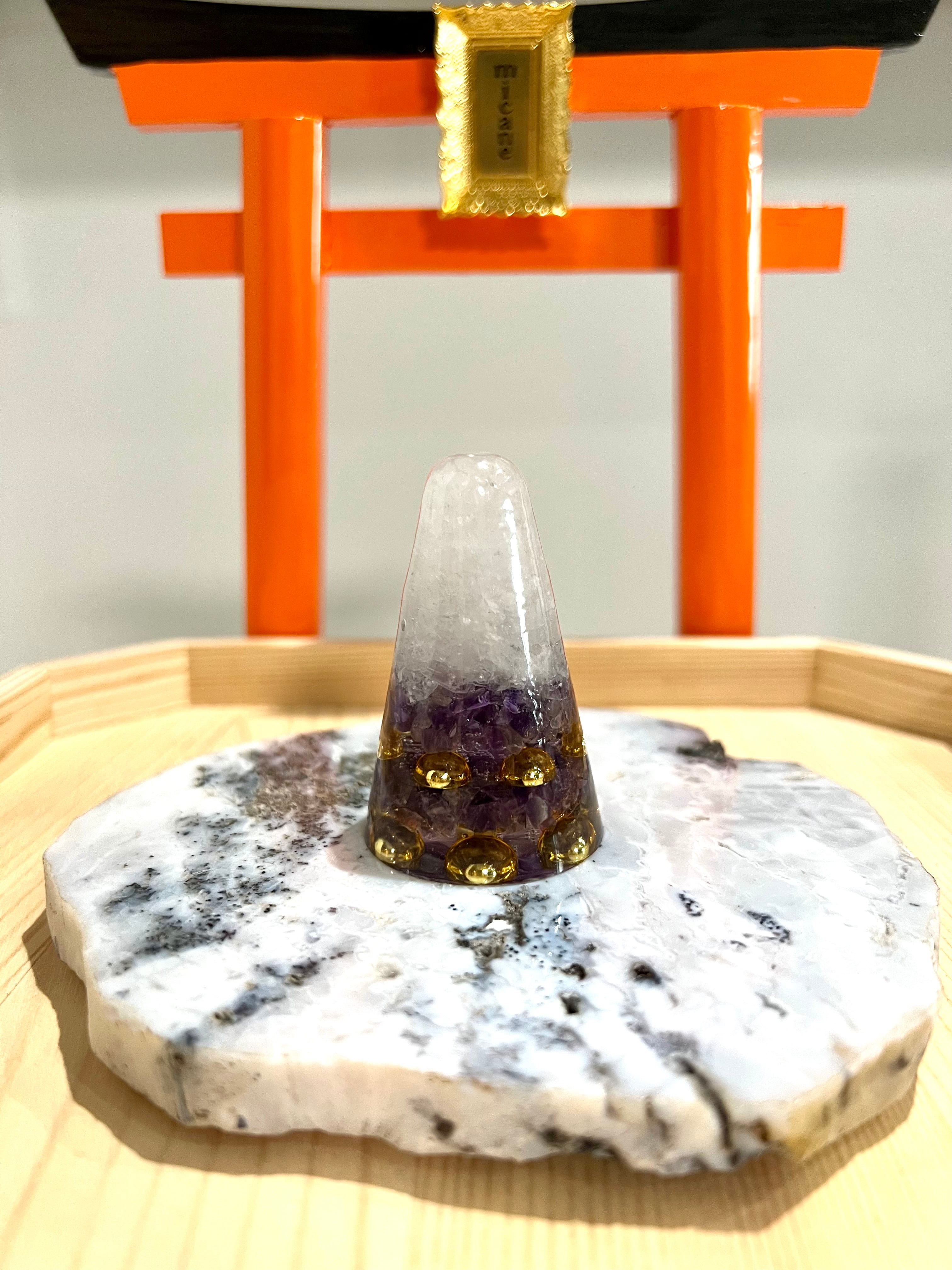 紫晶六福盛塩守・光明(ししょうろっぷくもりじおまもり・こうみょう)― 紫晶と光で空間を清め、六方から福を招く光の盛り塩守 ―【LEDライト台座付き】