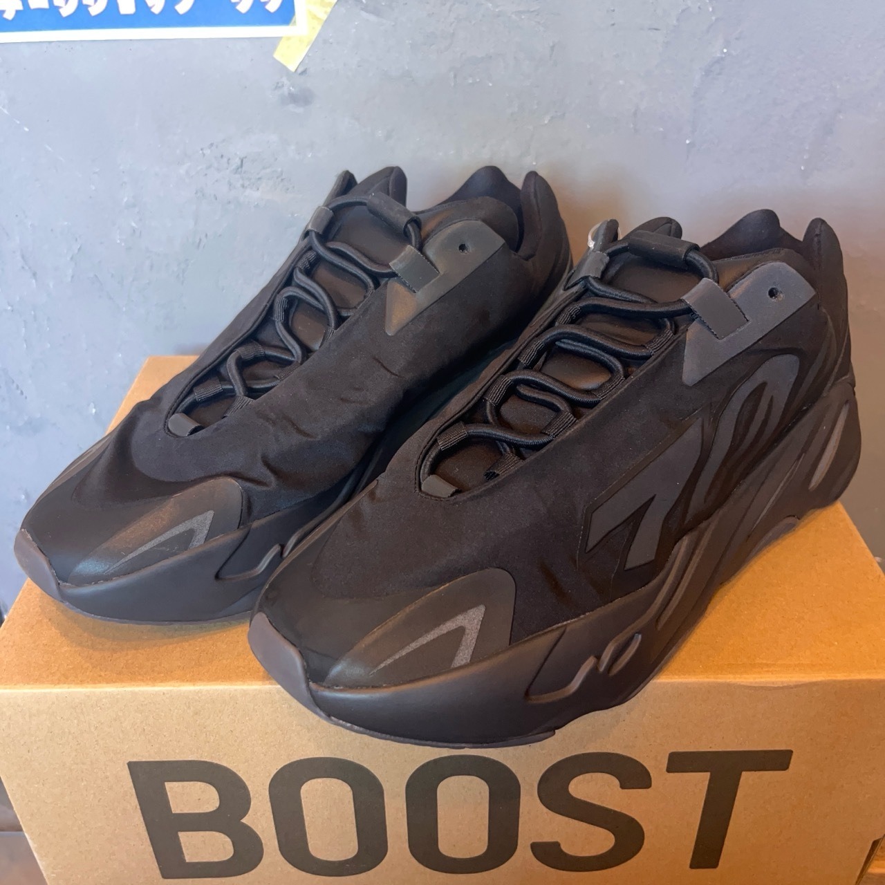 【新品未使用】アディダス イージーブースト700 MNVN "ブラック" FV4440