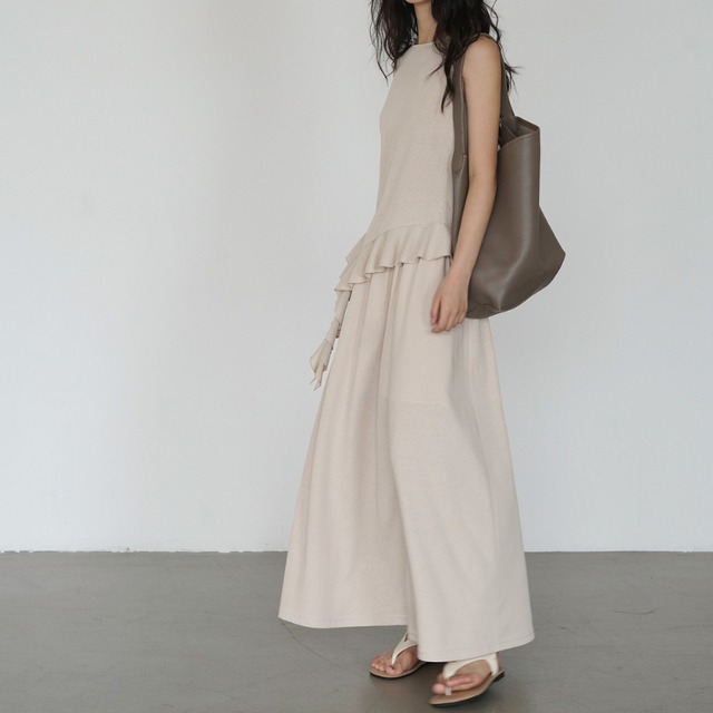 【set up】drape back-open frill sleeveless top & long skirt L0558