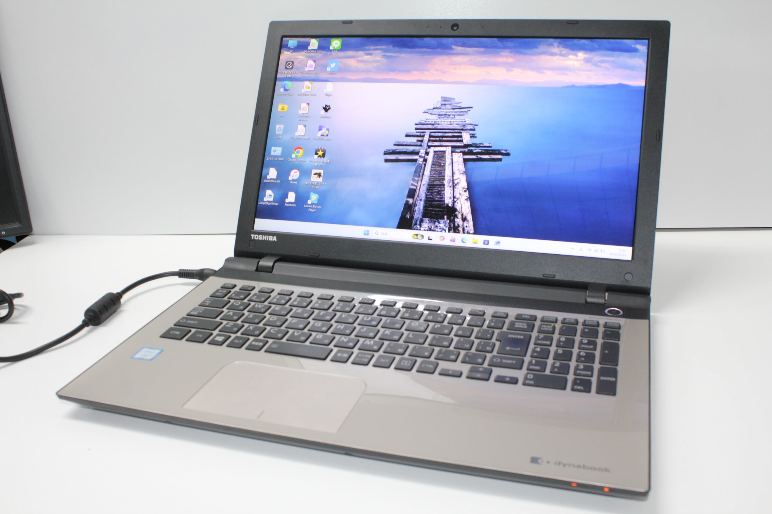 中古格安安心パソコン dynabook T65／DG PT65DGP-RJA サテンゴールド