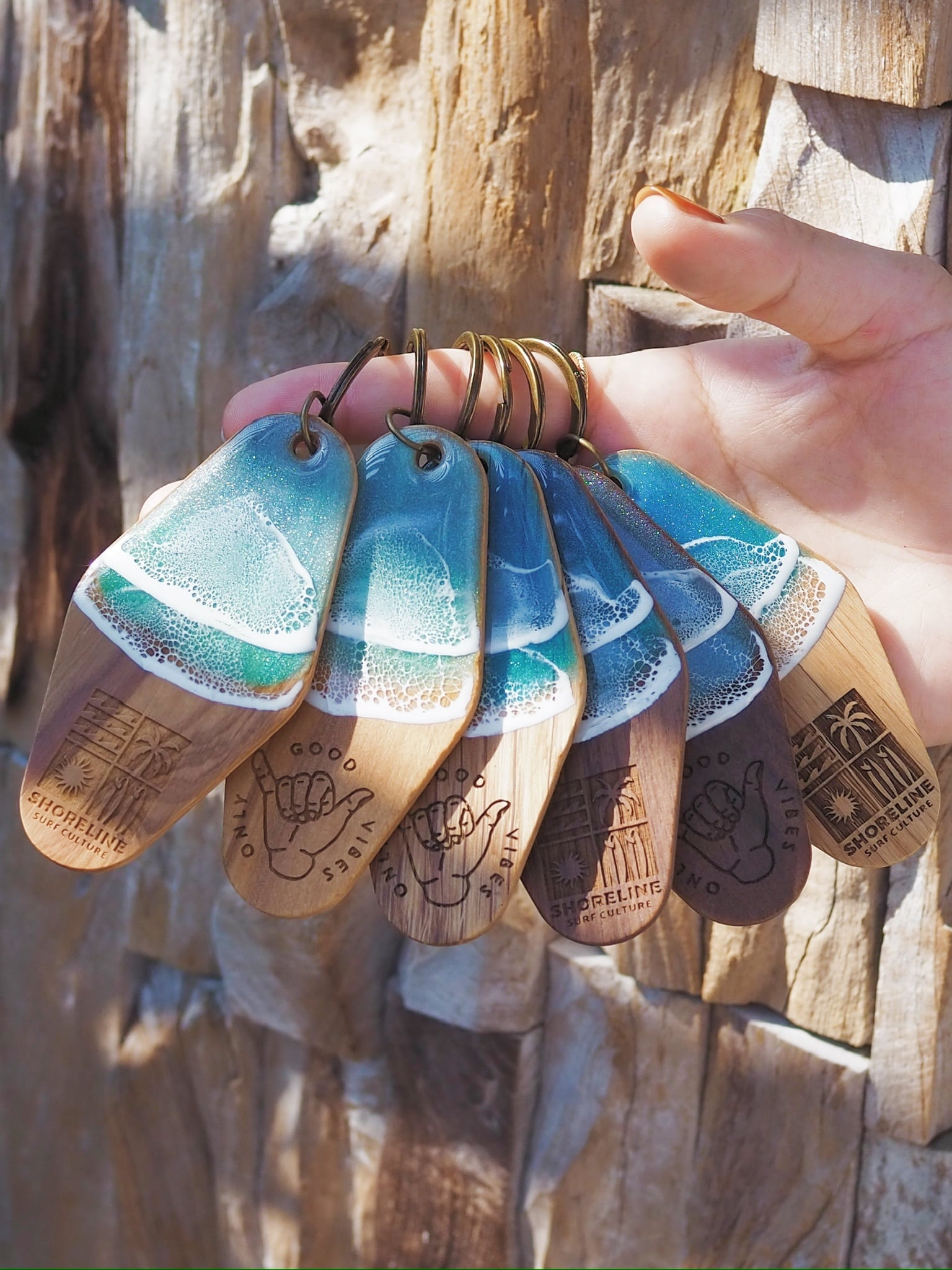 Wood×graduation wave resin motel key holder | ALOHA GLASS