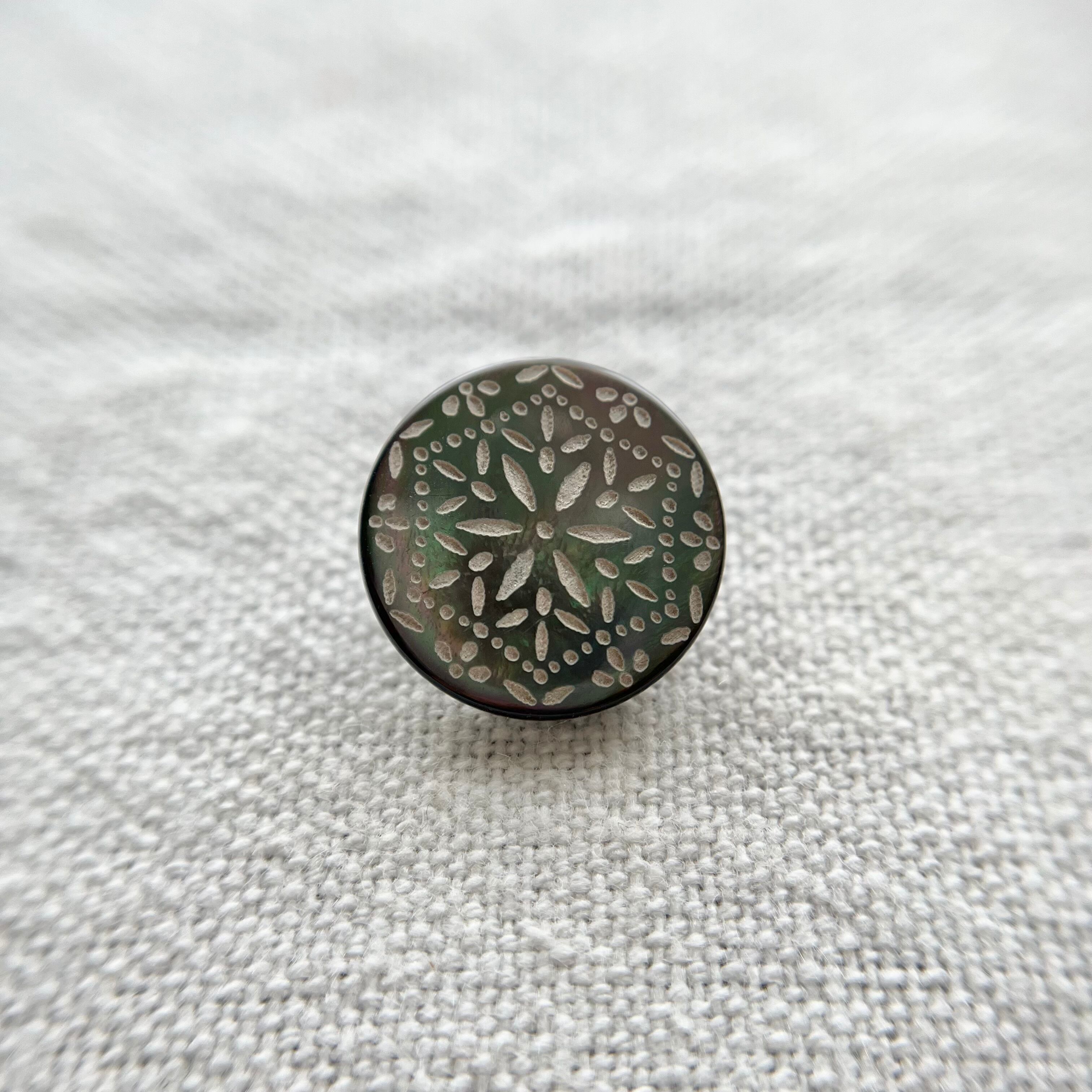 カッティングフラワー(黒蝶貝)15㎜