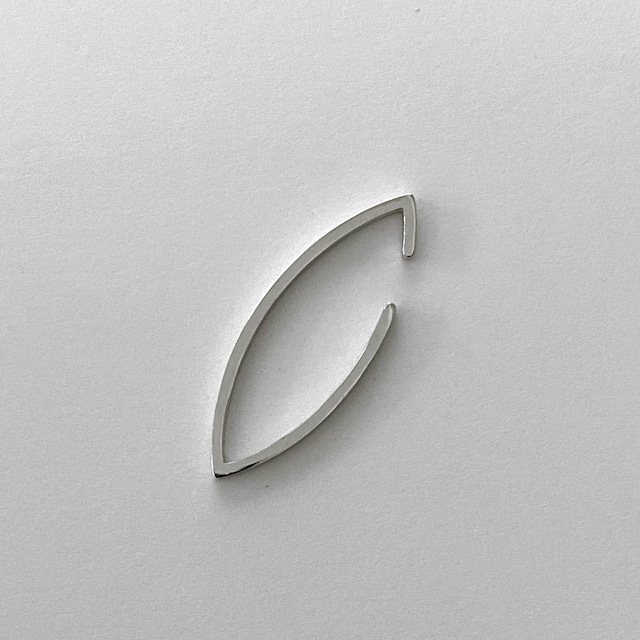 ‘shape’ marquise earcuff /platinm950