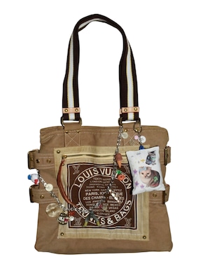 NETSU − Louis Vuitton Charm Bag