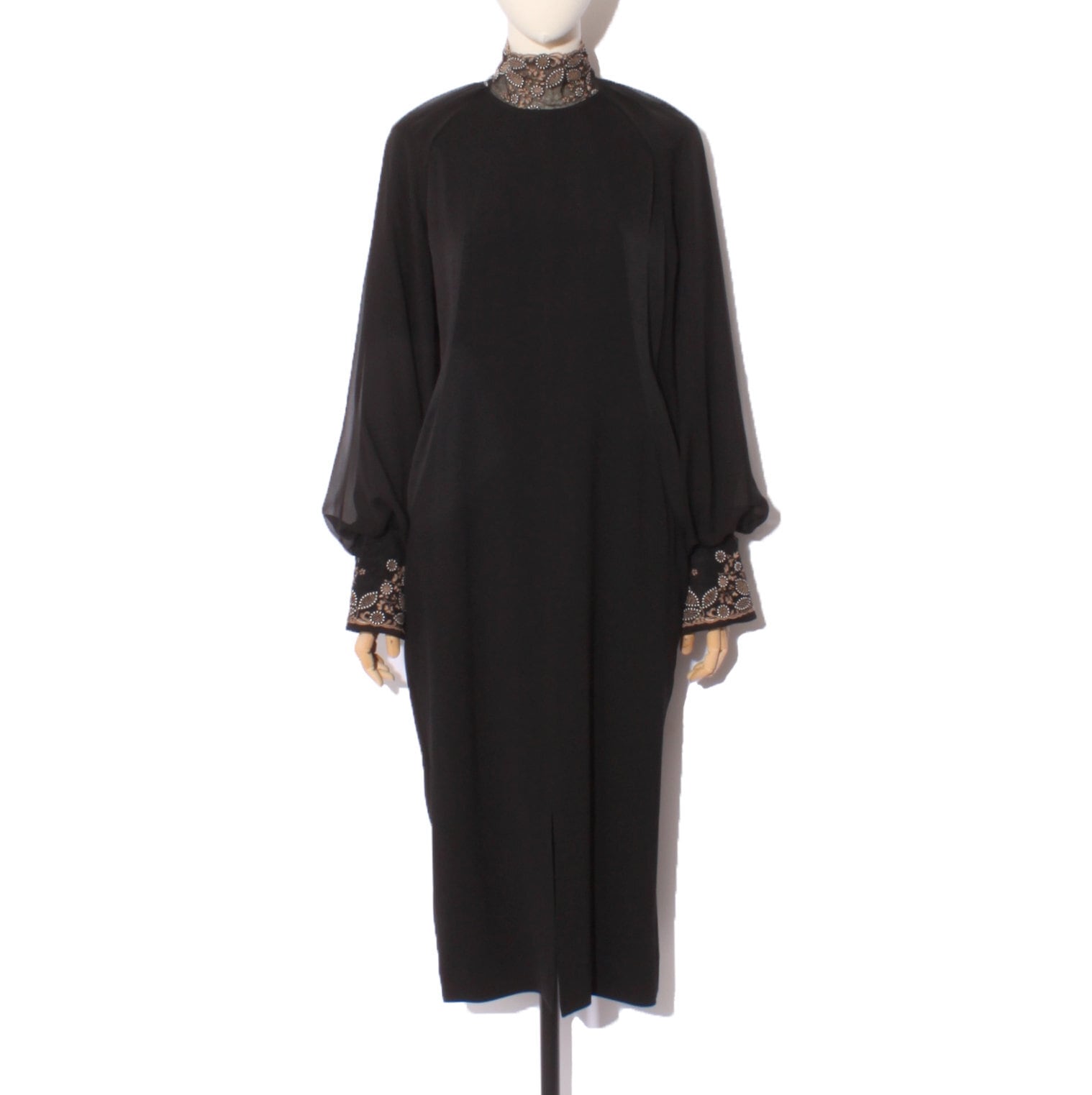 LOKITHO／CORD EMBROIDRED KNIT DRESS