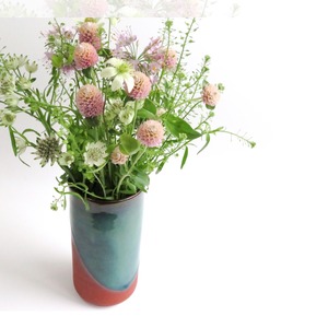 ：佐渡 無名異焼の花入・筒型：グリーン