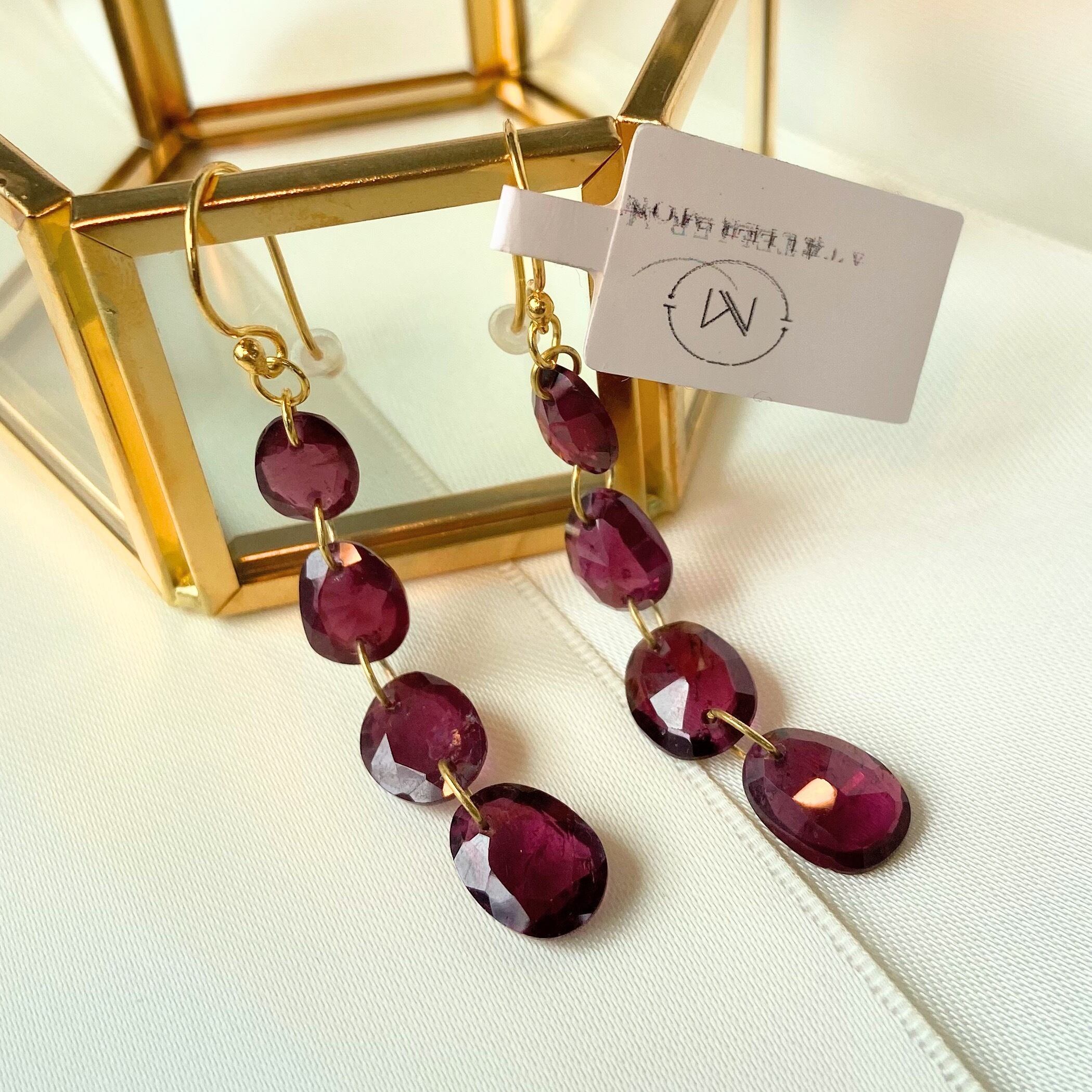 Atelier Mon(アトリエモン)ドロップピアス<ガーネット>