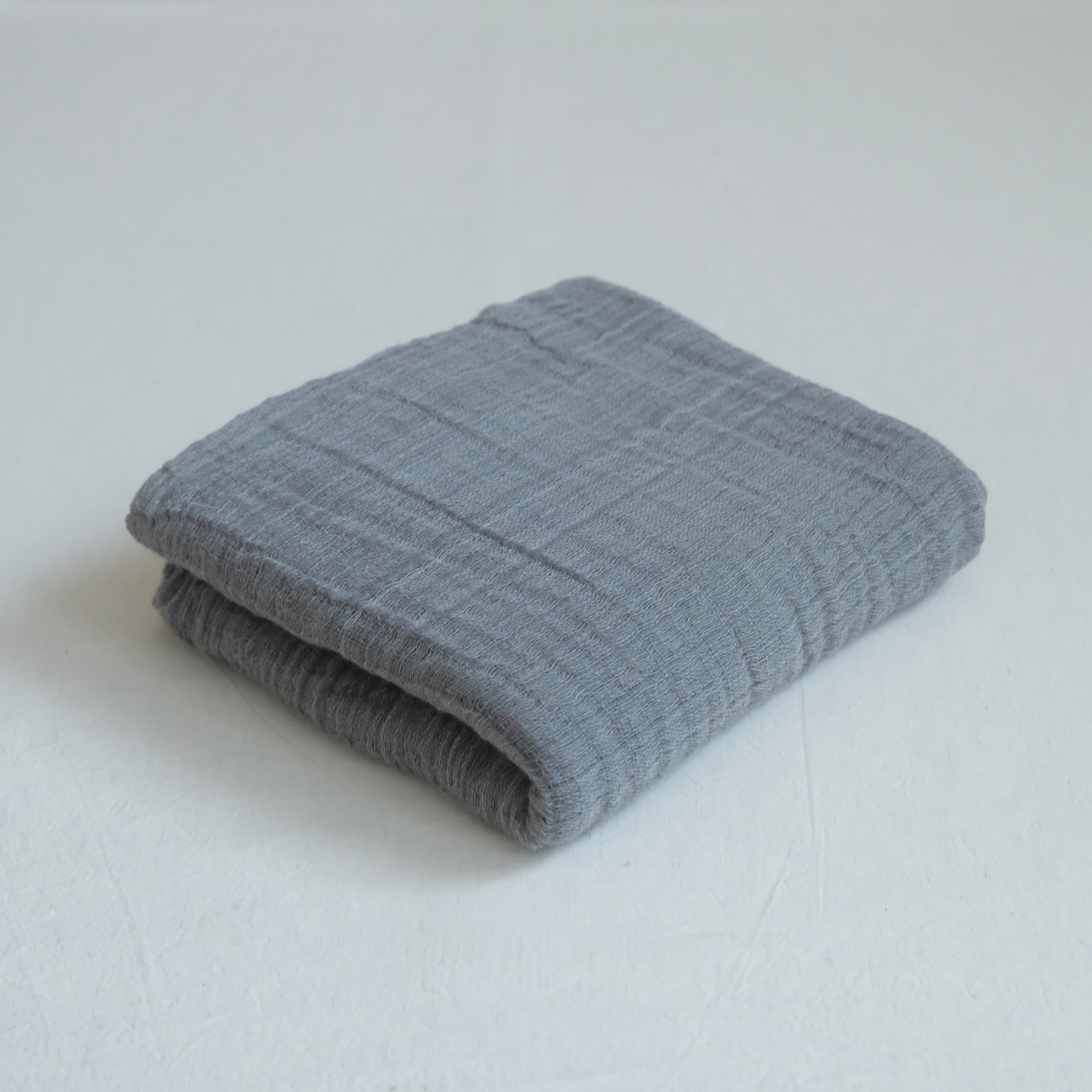 〈 五倍子染め 〉ふわふわのストール