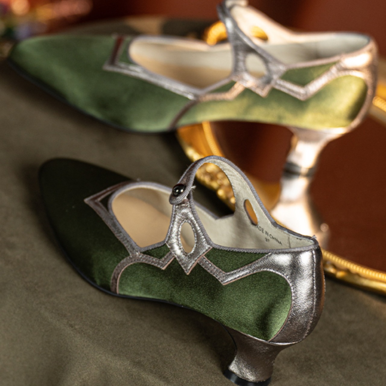 トワイライト・ヘックス ストラップシューズ　M25063