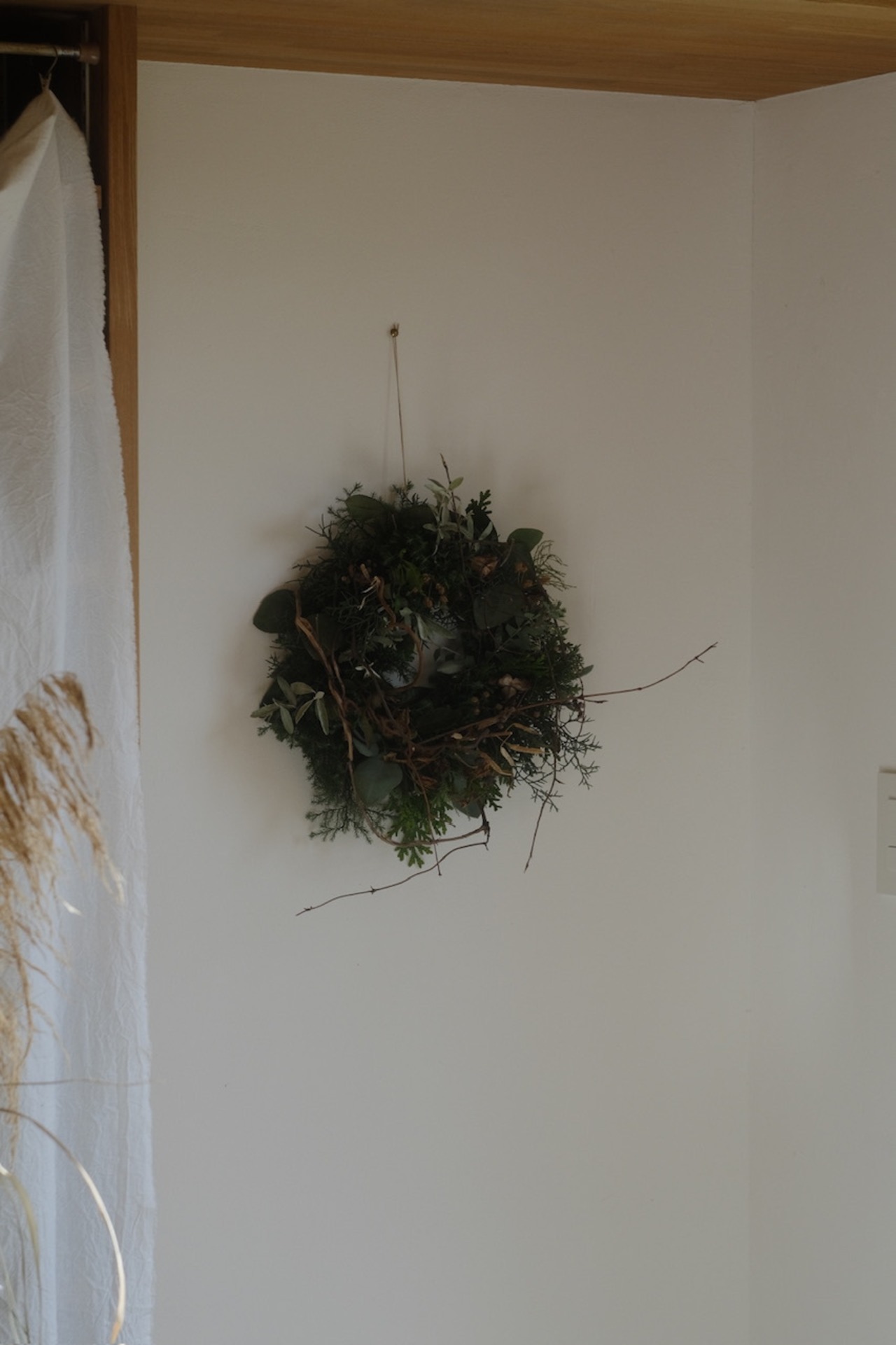 針葉樹と草木のクリスマスリース【全国配送11/20〜12/7】