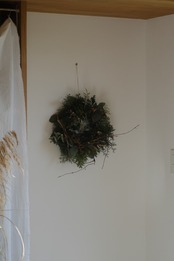 針葉樹と草木のクリスマスリース【全国配送11/20〜12/7】