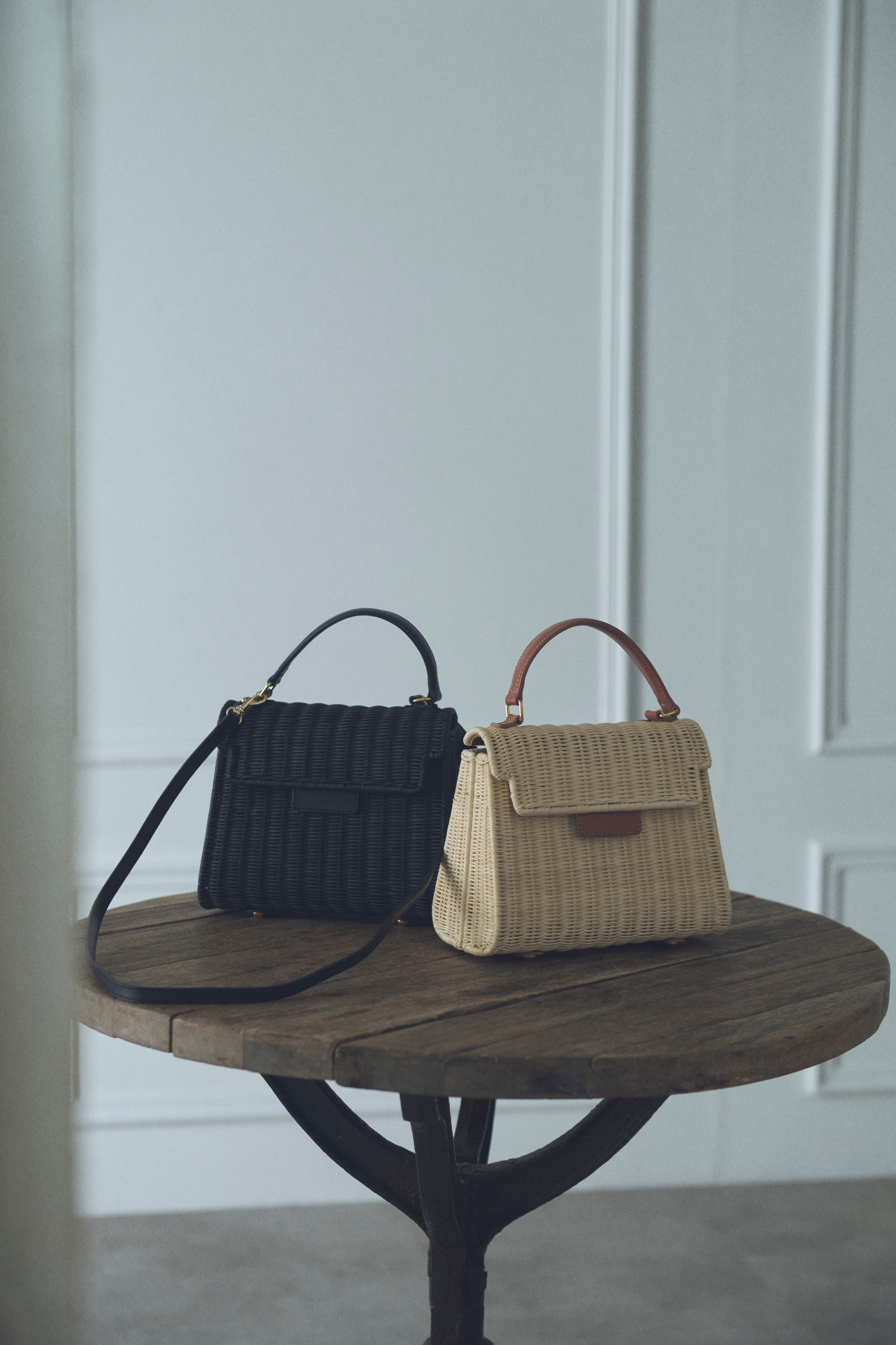 Leather trimmed rattan bucket bag | Bluelea