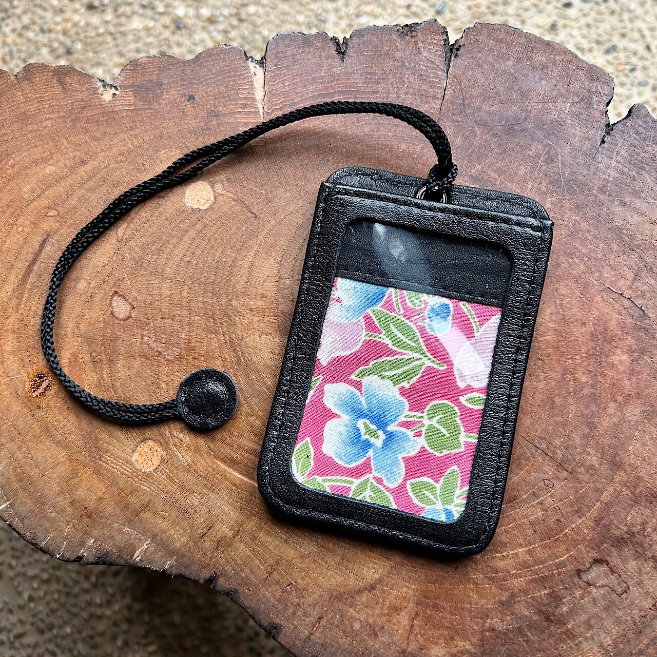 パスケース1枚用（黒の革に花の刺繍）03004-67 | Atelier LeatherN
