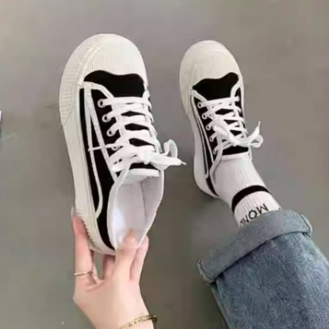 【送料無料】 サンダル スニーカー 2色 スニーカー風 靴 シューズ 丸トゥ 編み上げ レースアップ 靴ひも バンド 可愛い シンプル カジュアル スポーティ 動きやすい オールシーズン シーズンレス レディース 女性用 ママ 30代 40代 デート お出かけ 厚底 休日 デイリーユース 普段使い ファッション スタイル 楽ちん 歩きやすい