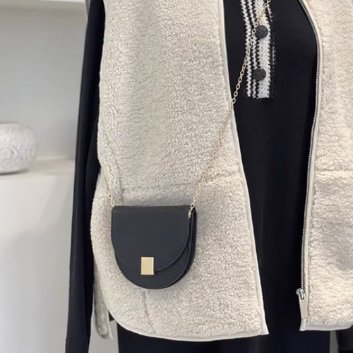 折りたたみ財布 レディース 財布 ウォレット 二つ折り財布 ショルダーウォレット 半円型 チェーンストラップ シンプル 無地 ハーフラウンドバッグ 牛革 レザー コンパクトウォレット カードスロット