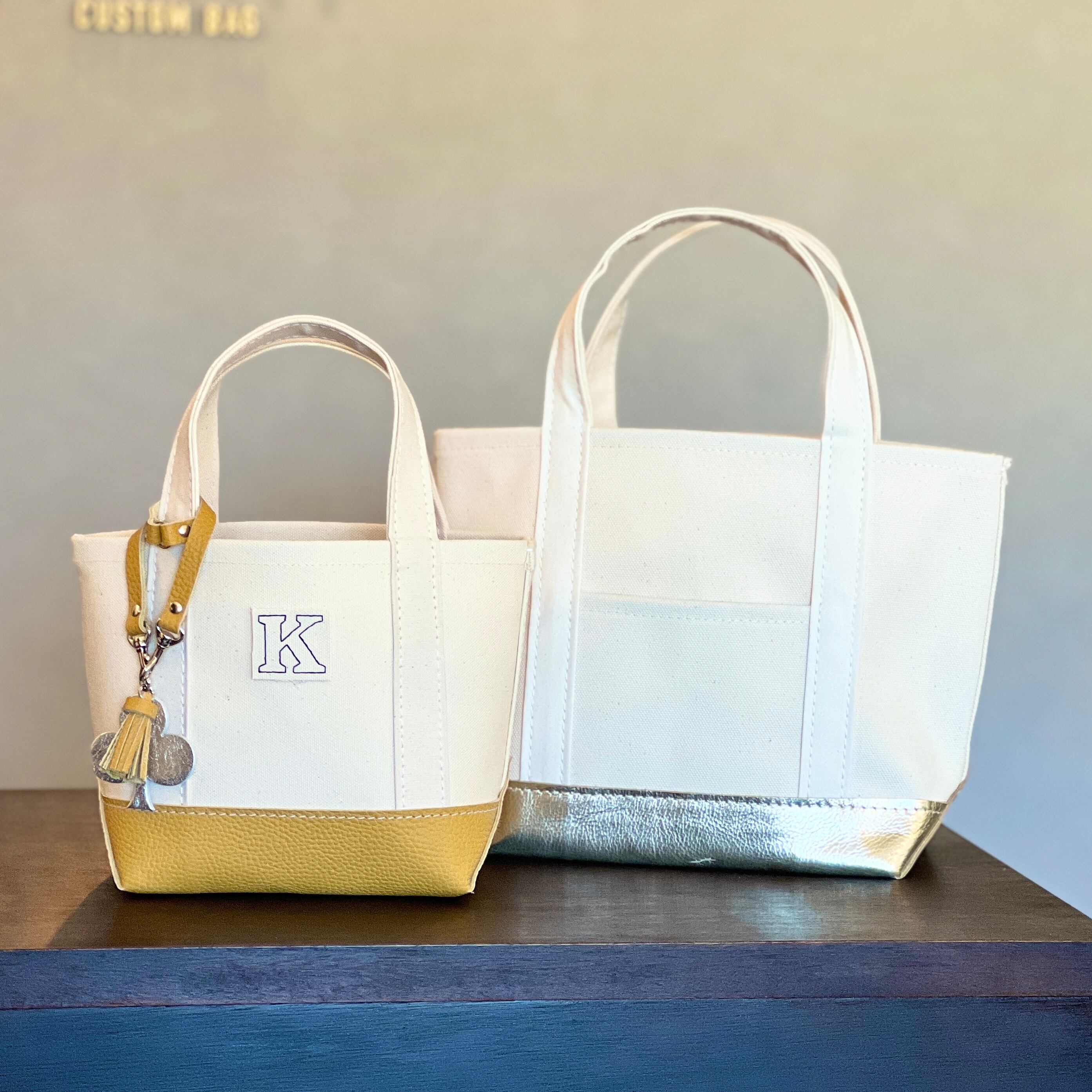 美品♡キャンバスロゴミニG/トートバック正規品♡ キャンバストートM ボトムレザー │ キナリ×型押しミモザイエロー