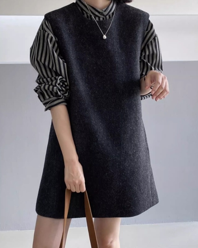 トップス ワンピース レディース ベスト チュニック 秋 ミニ ひざ上 袖なし ラウンドネック ストレート ふっくら グレー 灰色 無地 S M 旅行 レストラン カラオケ 外出 体型カバー 1枚で決まる 重ね着しやすい 楽ちん 美脚 脚長 華奢見え 細見え 着痩せ 効果 若見え 定番 着回し 合わせやすい 使いやすい シンプル カジュアル かわいい きれいめ フェミニン レトロ モダン ラフ おしゃれ こなれ感 抜け感 大人可愛い 爽やか 好感度 10代 20代 30代 休日 デート お出かけ