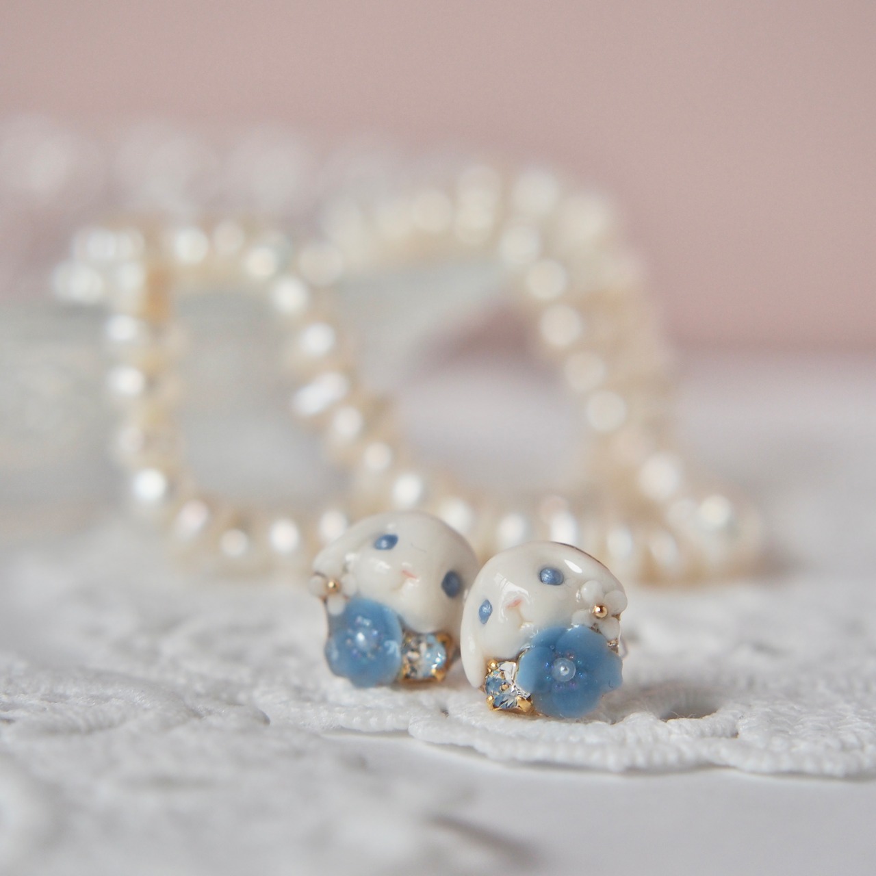 うさぎとブルーポピーピアス/イヤリング