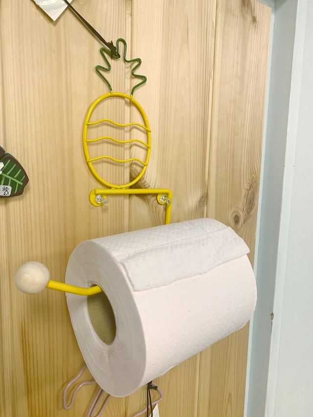 ハワイアントイレットペーパーホルダー パイナップル タオルホルダーとしても!