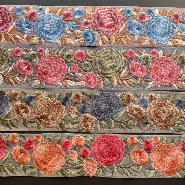 バラ風お花の刺繍チュールレース（50cmカット）