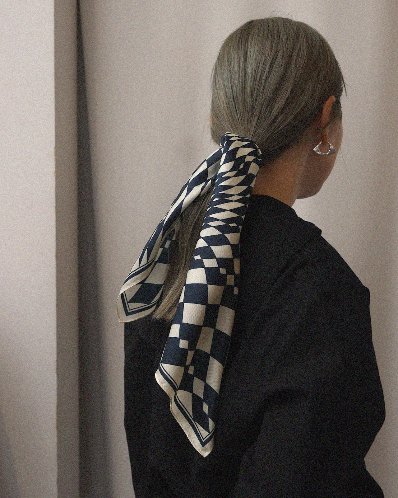 WV / Checkerboard Scarf - Navy x Ivory