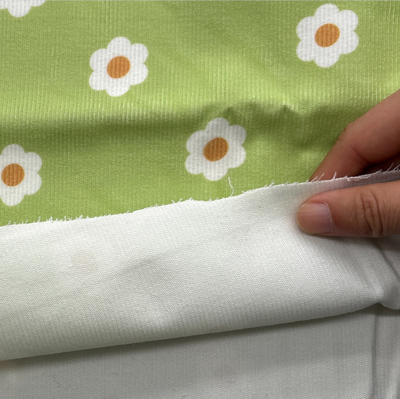 TB699◆1m◆M◆綿100%コーデュロイ生地◆マレファブ◆デイジー