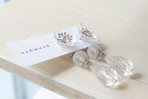 usomuso/クリアフラワードロップピアス