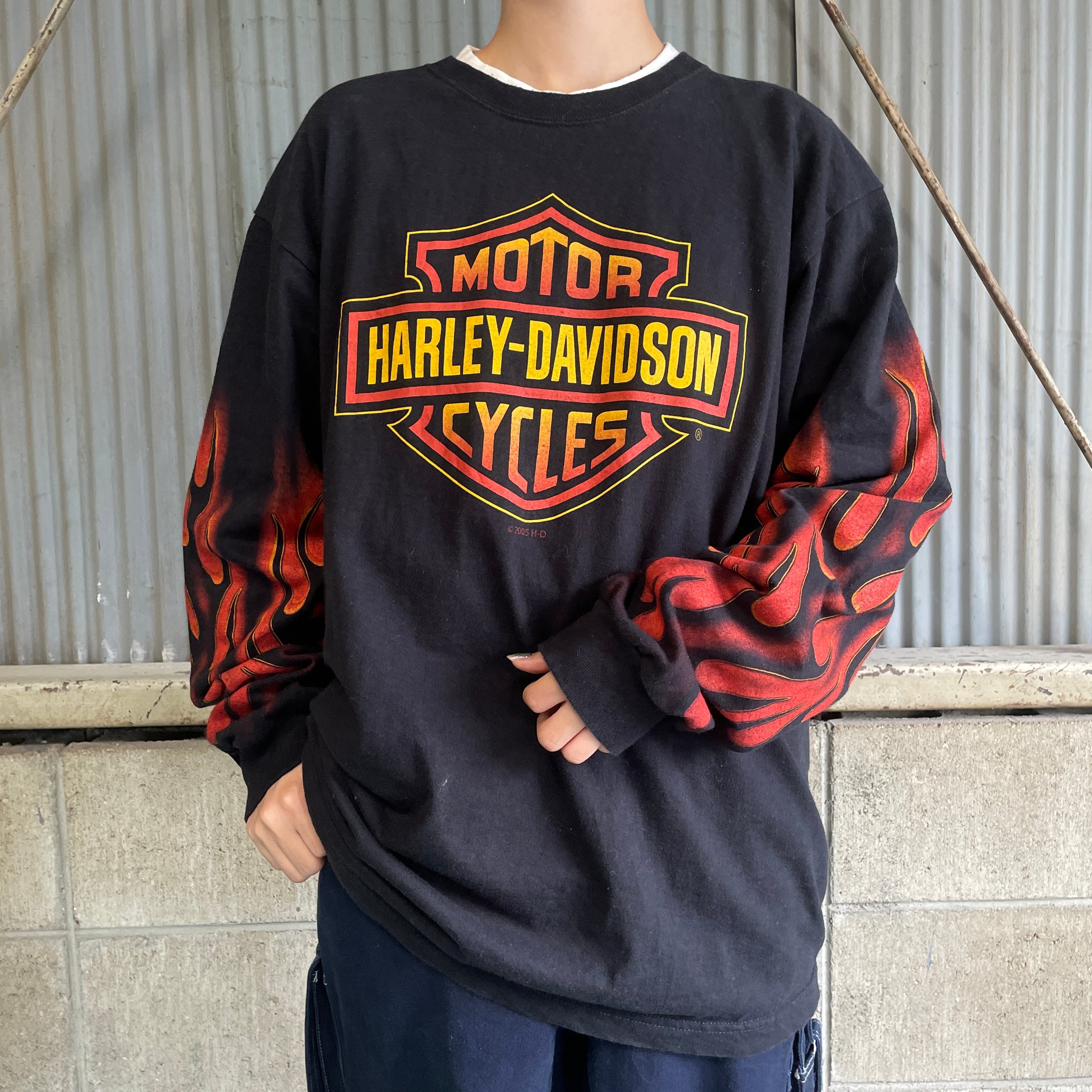 00年代 Harley-Davidson ハーレーダビッドソン ファイヤー フロントロゴ 両面プリント ロングTシャツ メンズL 古着 バックプリント  袖プリント バイク モーターサイクルTシャツ ロンT ブラック 黒 00s ヴィンテージ ビンテージ 長袖Tシャツ【ロングＴシャツ】【3anniv】 