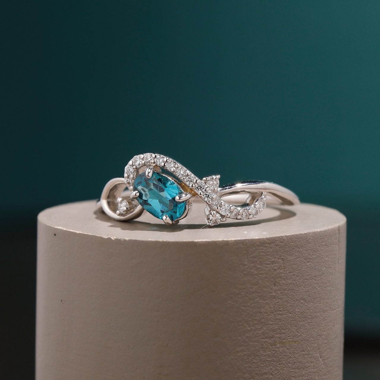 オーバルカット ラグーントルマリン リング Pt900 / 0.430ct / DA 0.100ct
