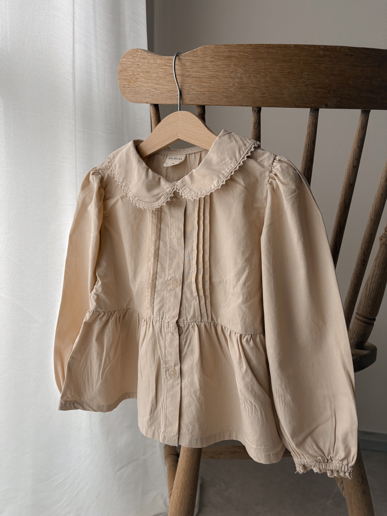 【 即納 】Round pintuck blouse / the beige