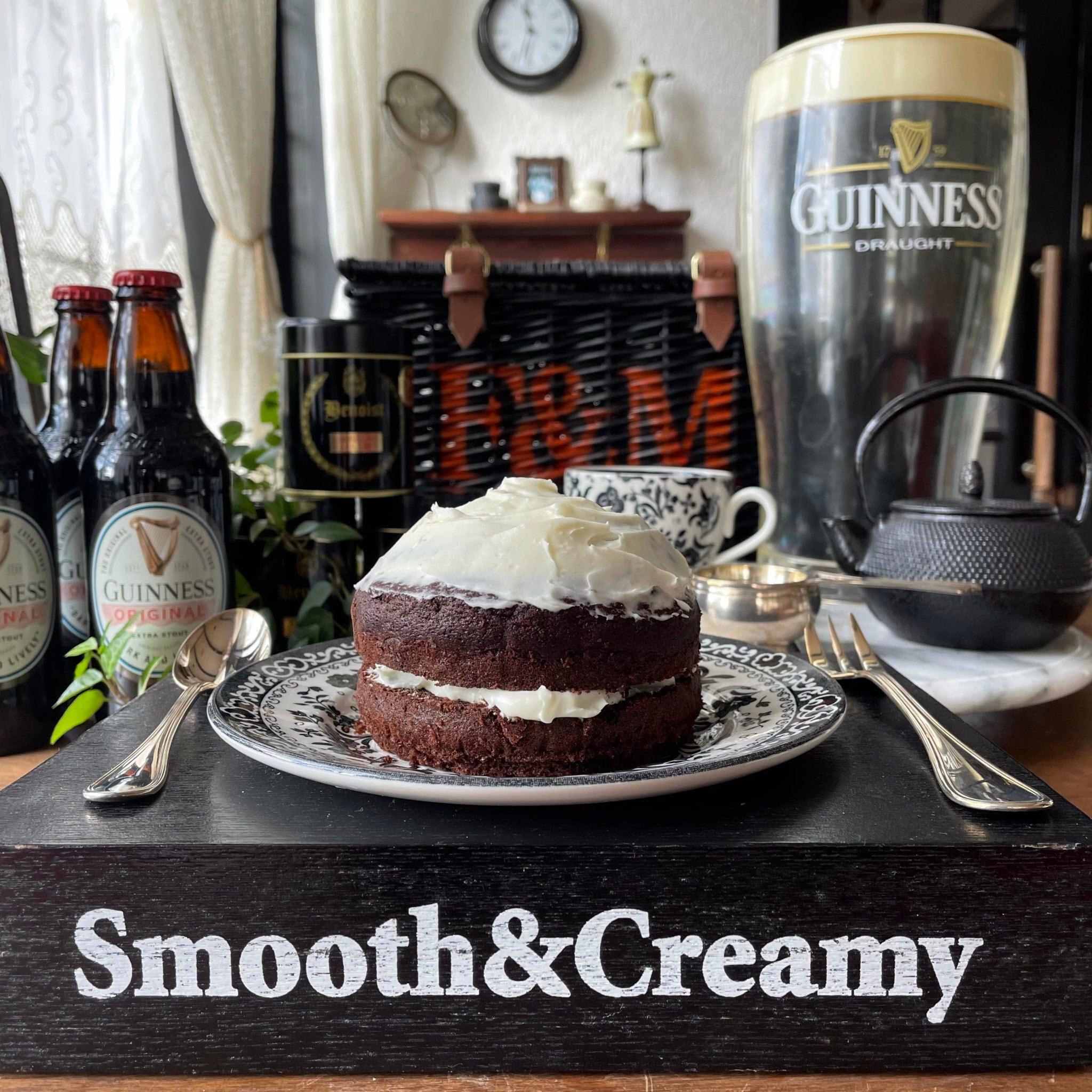 ギネスチョコレートブラーニー城ケーキ、アイリッシュコーヒーグレーズ添えのレシピ