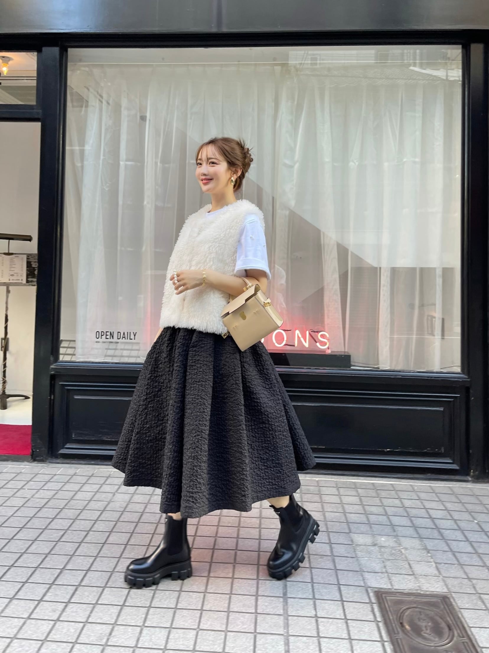 新品　HYEON ヘヨン　swan skirt 黒