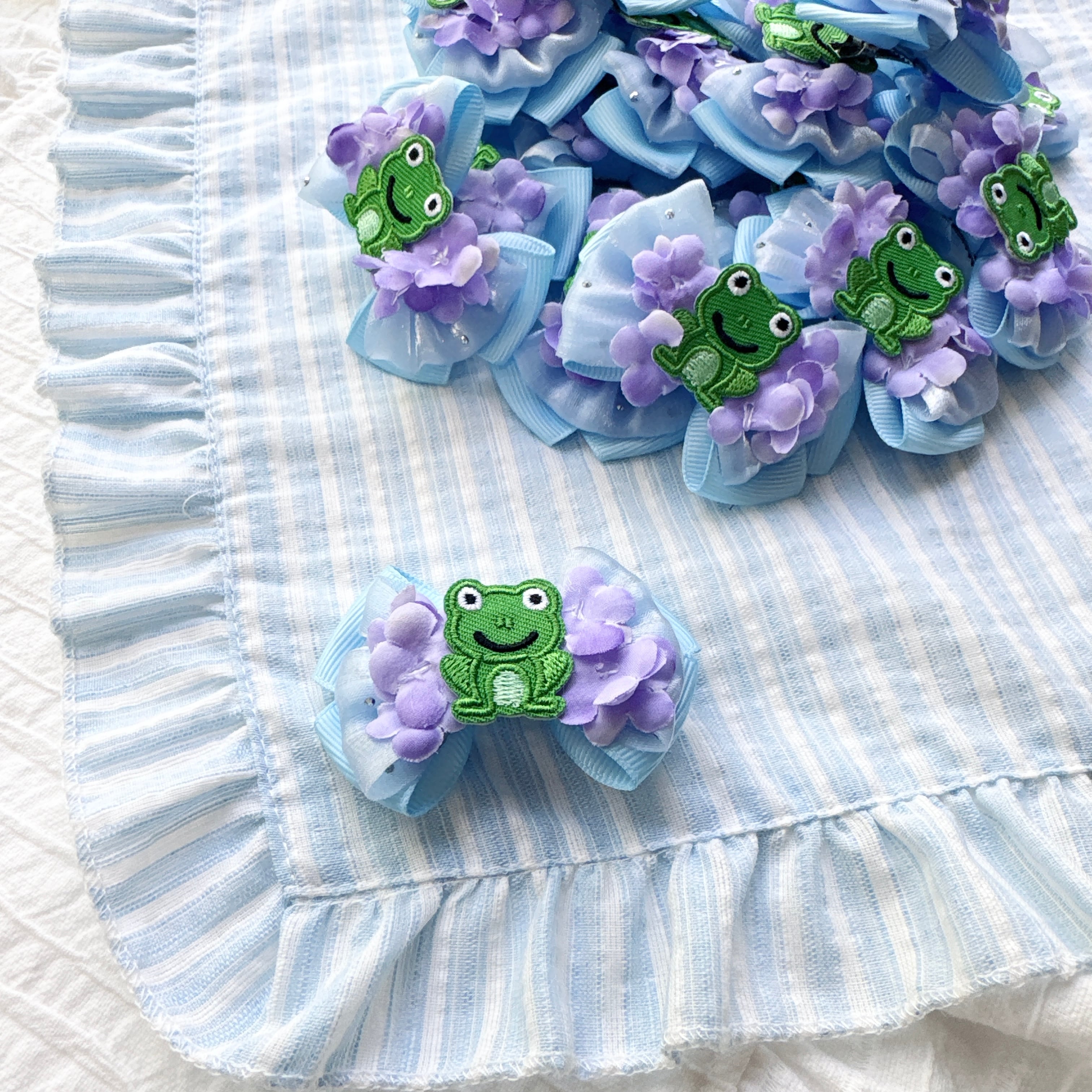 紫陽花カエルさんおリボンパッチン
