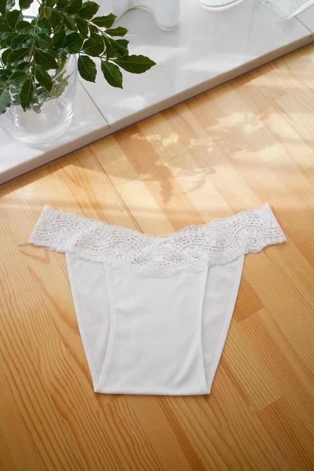 Punties* ローライズタイプ <ホワイト> フラワーウェーブ