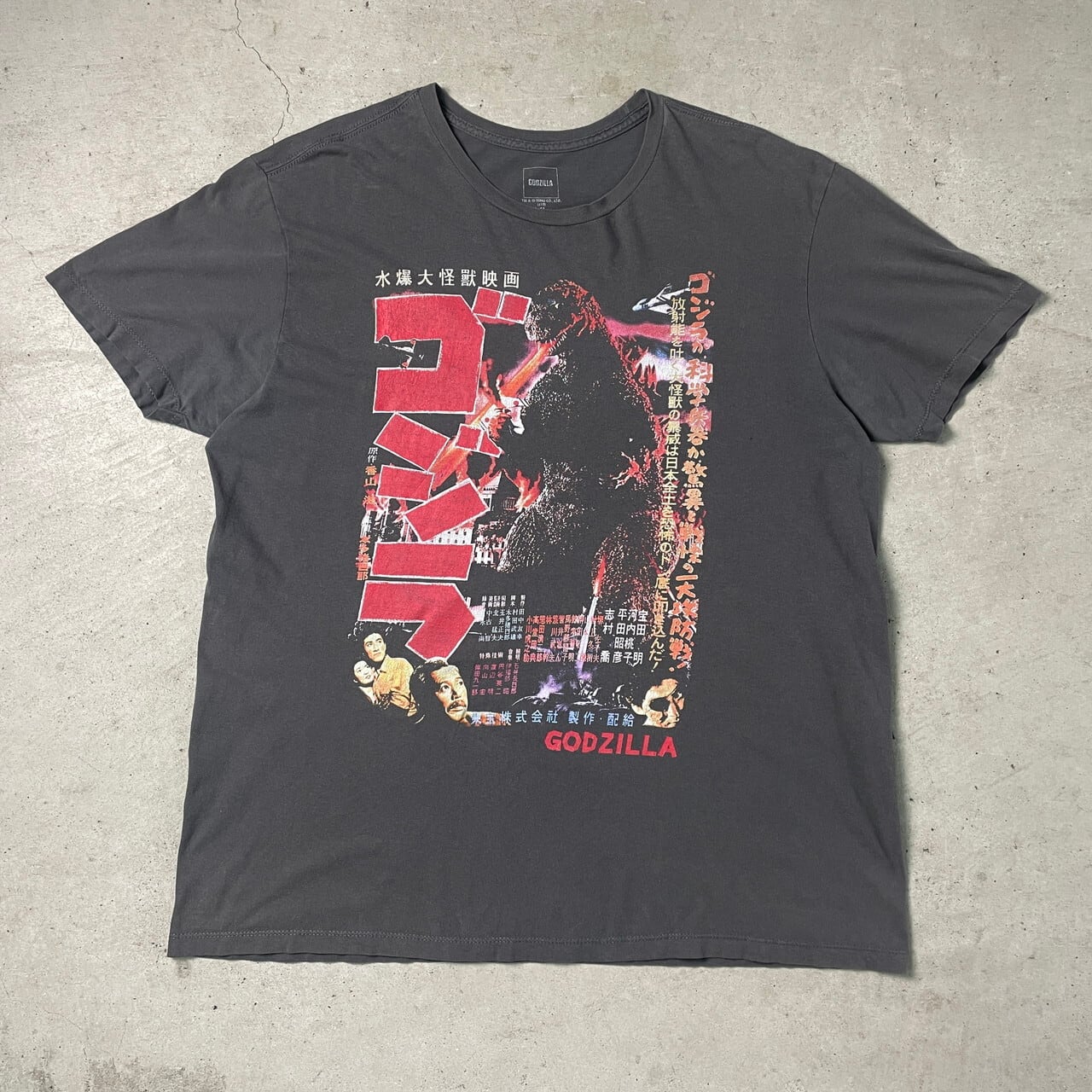 GODZILLA ゴジラ 初代 ムービー プリントTシャツ メンズXL 古着 特撮 怪獣映画 ポスター 日本語 チャコールグレー 灰色  【Tシャツ】【FSS2308-50a】 | cave 古着屋【公式】古着通販サイト