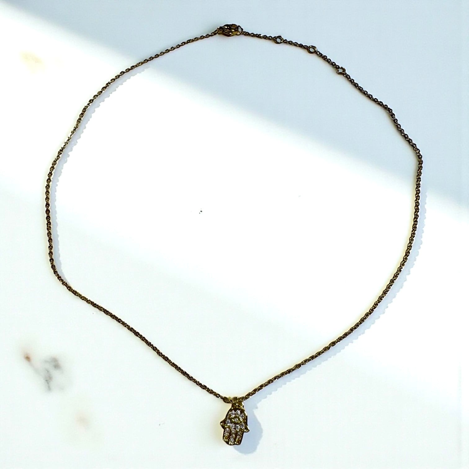 ハムサの手ネックレス〈ゴールド〉【金運招来・豊かさの守護】