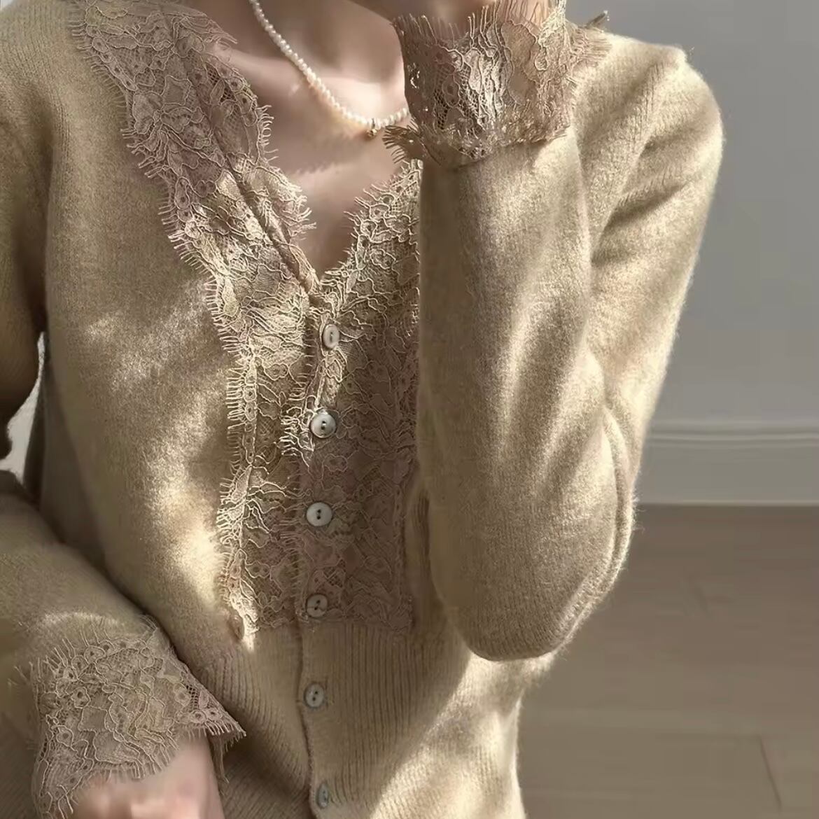 Vネックレースカーディガン