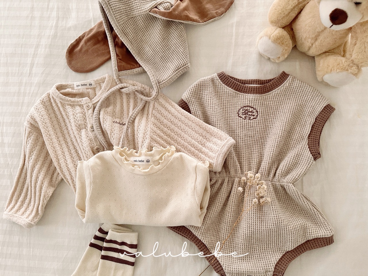 Valubebe 26/AP (Baby) Croffle Color-Block Suit