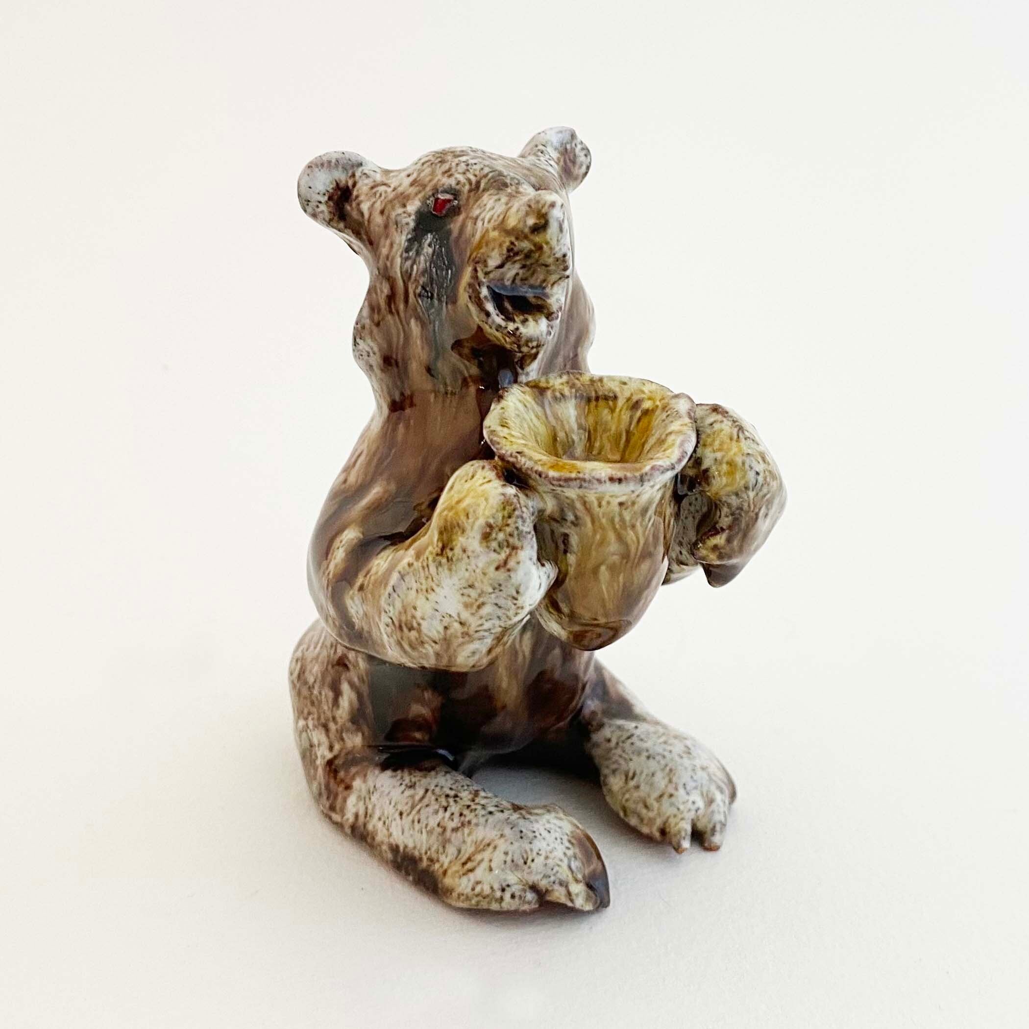 ラトヴィアのラトガレ陶器の熊（ツボを持つ） | kokeshka