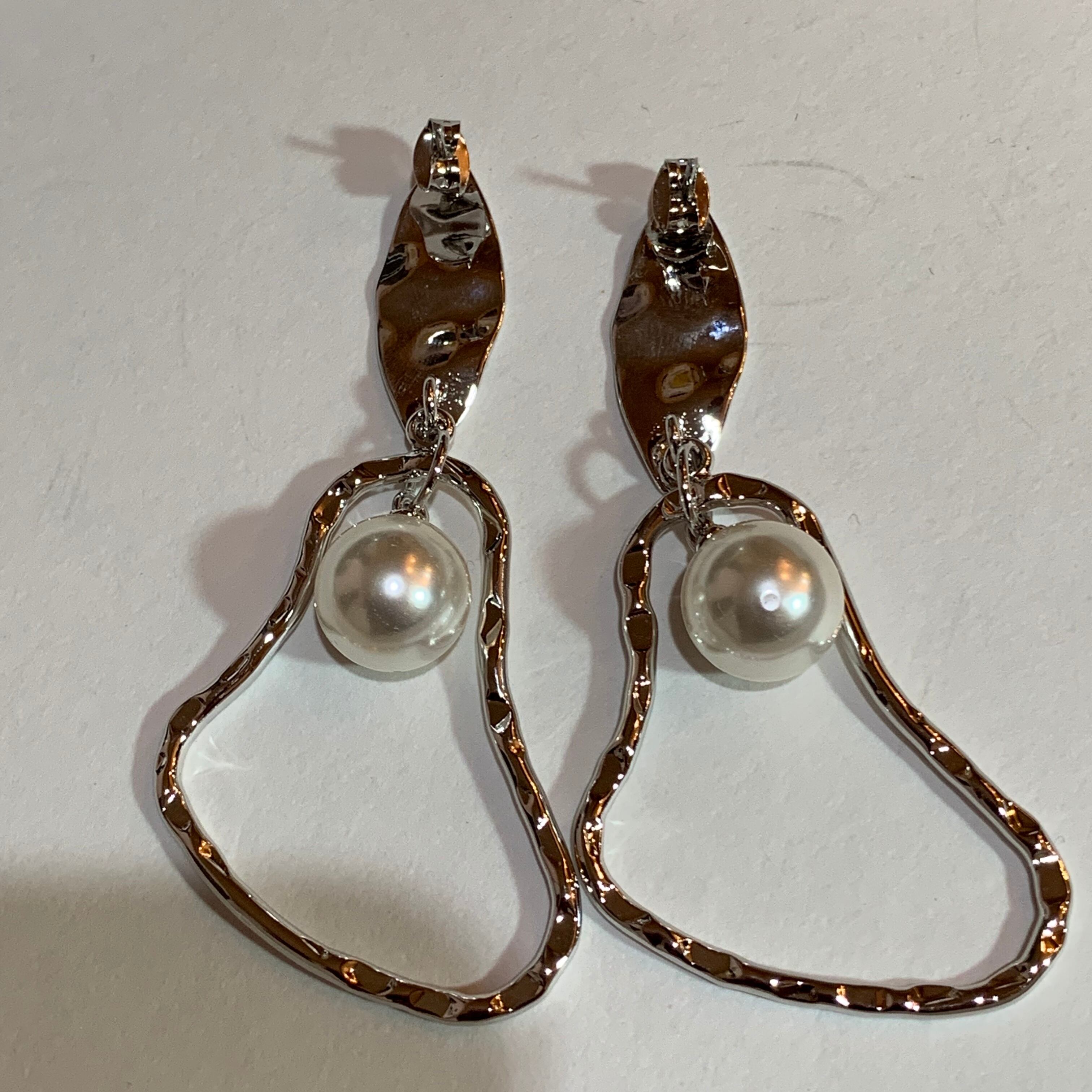 パールと葉っぱモチーフピアス