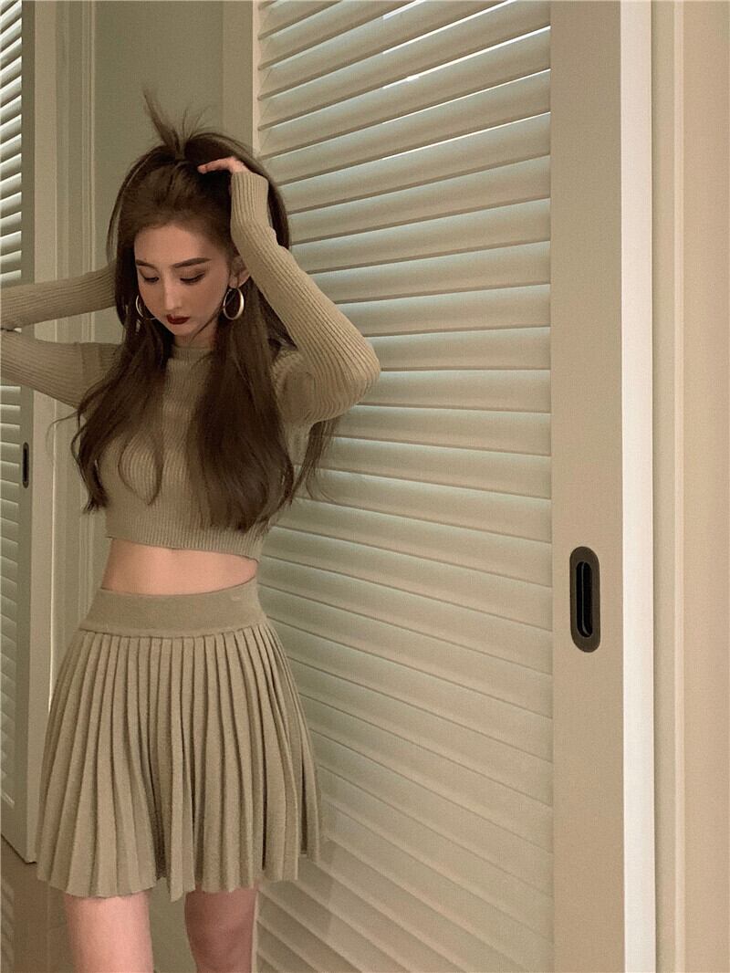 ショートクロップドニットセーター ハイウェストウェストシャツ スプリングオータムトップス 春物 秋物 ブラックストロベリース77005269236